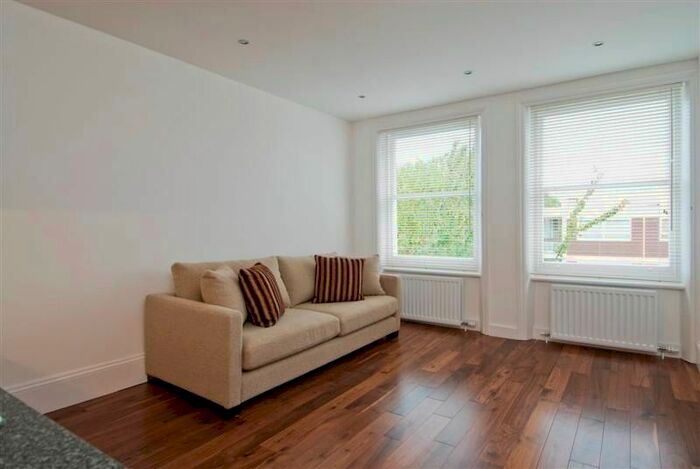 2 Bedroom Flat To Rent In Castletown Road, London, W14