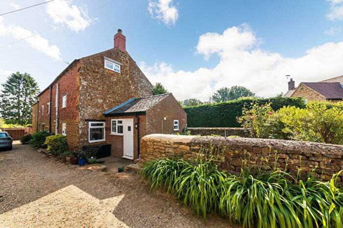 2 Bedroom Cottage For Sale In Maynewood Cottage, Wardington, OX17