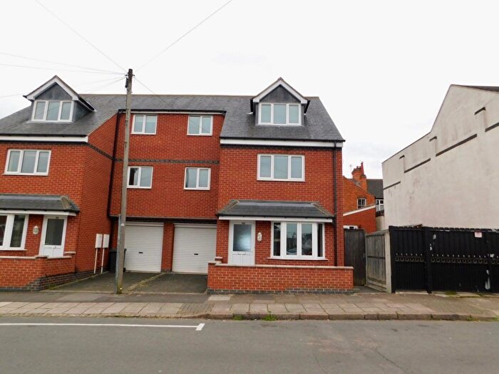 4 Bedroom Town House To Rent In Devana Road, Leicester, LE2