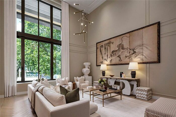 3 Bedroom Flat For Sale In Holland Park Gate, Kensington High Street, London, W8