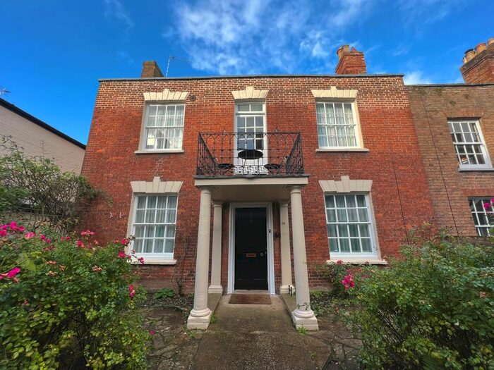 3 Bedroom Property To Rent In Bath Place, Taunton, TA1