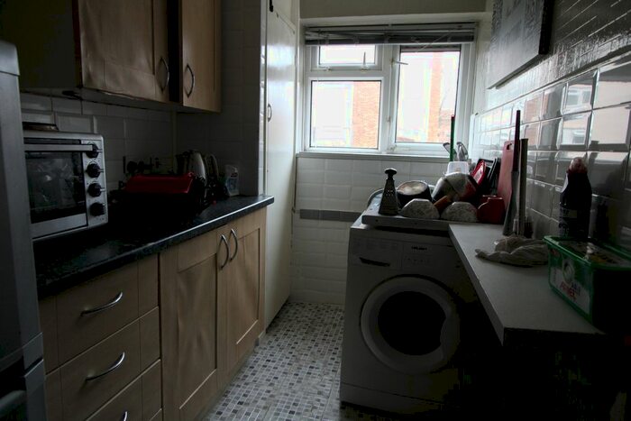 Studio To Rent In Ham Close, Richmond TW10
