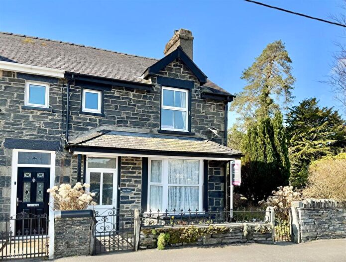 3 Bedroom House For Sale In Bridge Street, Dolwyddelan, LL25