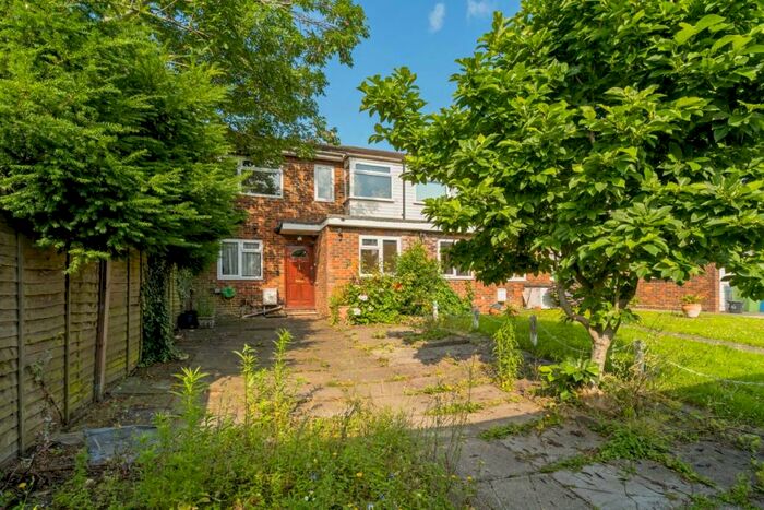 4 Bedroom House To Rent In Fortnums Acre Stanmore, HA7