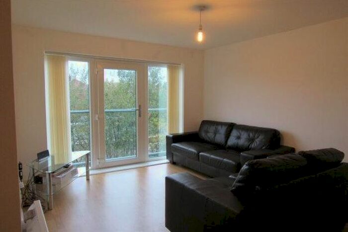 2 Bedroom Flat To Rent In Pilgrims Way, Salford, M50