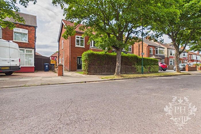 3 Bedroom Semi-detached House For Sale In The Crescent, Redcar, TS10