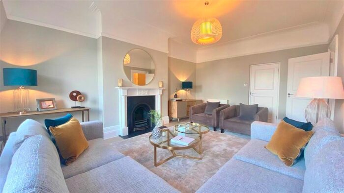 3 Bedroom Flat To Rent In St. Georges Court, Gloucester Road, London, SW7
