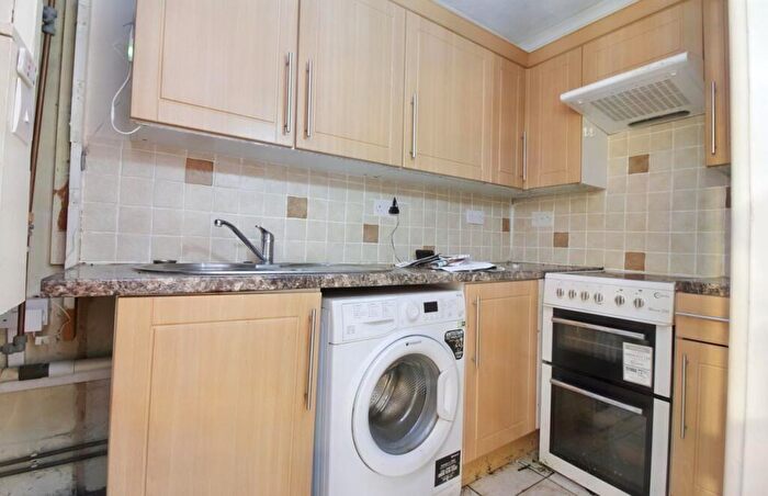 1 Bedroom Flat For Sale In Flat Rotherwick Court, Alexandra Road, Farnborough, Hampshire, GU14