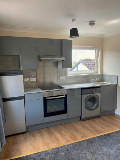 2 Bedroom Flat To Rent In Pound Lane, Topsham, Exeter, EX3
