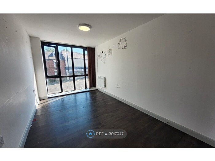 1 Bedroom Flat To Rent In Drake Street, Rochdale, OL16