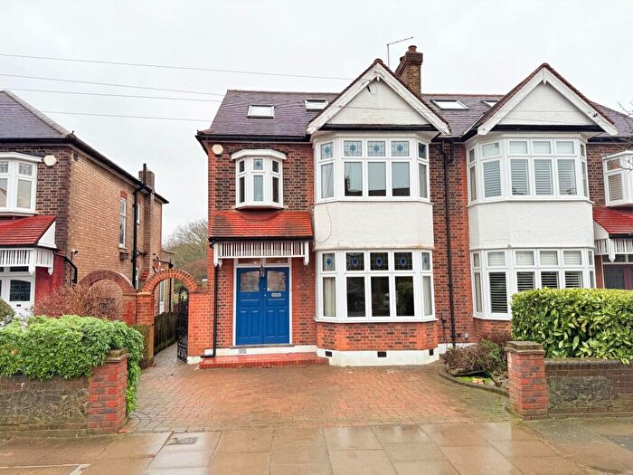 4 Bedroom Semi Detached House For Sale In Cheyne Walk, London, N21