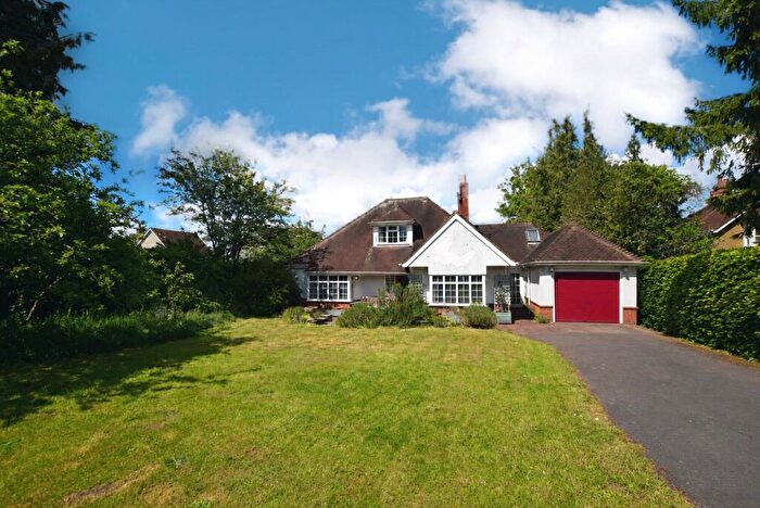 3 Bedroom Bungalow For Sale In Queens Road, Alton, Hampshire, GU34