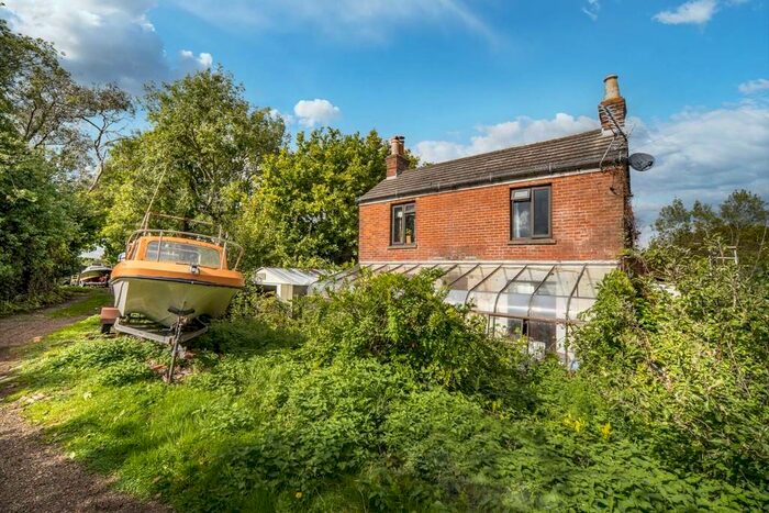 2 Bedroom Detached House For Sale In Newport, Isle Of Wight, PO30