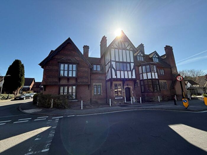 2 Bedroom Flat For Sale In School Hill, Lamberhurst, Tunbridge Wells, TN3