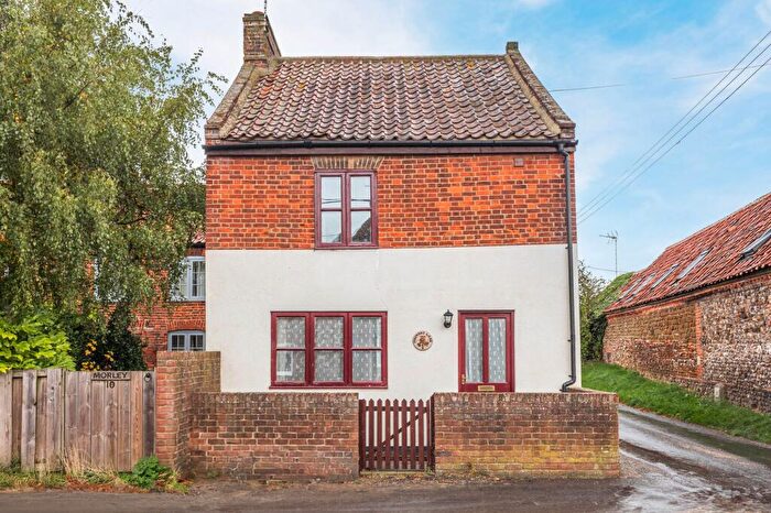 3 Bedroom Detached House For Sale In Charming Brick And Flint Cottage In Ringstead, PE36