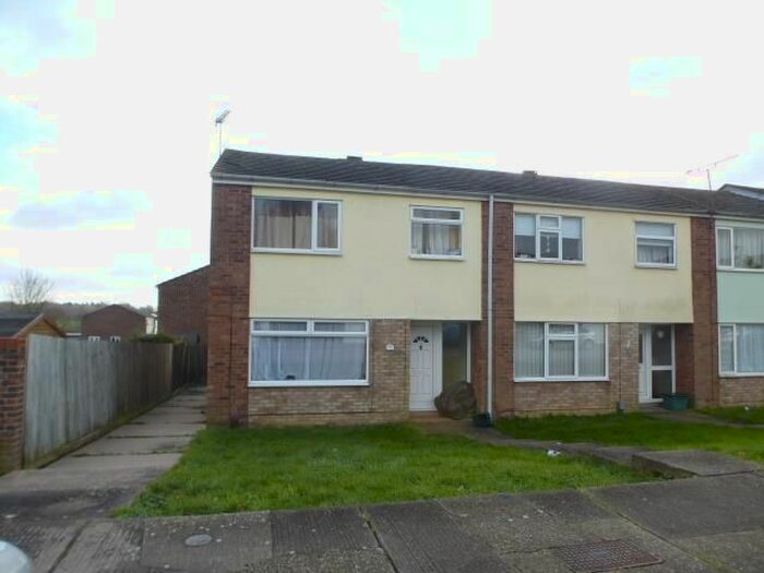 5 Bedroom Semi-Detached House To Rent In Sebastian Close, Colchester, CO4