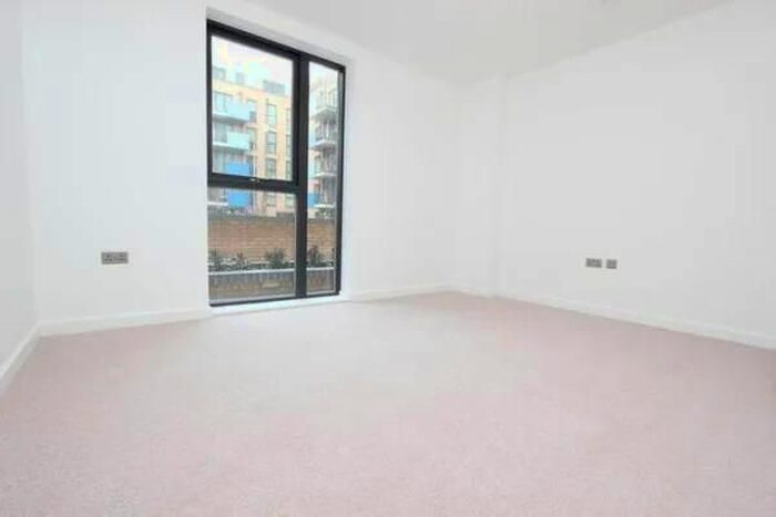 2 Bedroom Flat To Rent In Larkwood Avenue, London, SE10