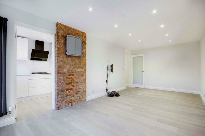 1 Bedroom Apartment To Rent In Colney Hatch Lane, Friern Barnet, London, N11