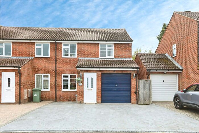 3 Bedroom Semi-Detached House For Sale In The Tail Race, Maidstone, Kent, ME15