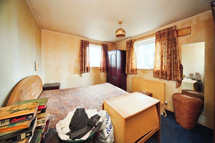 2 Bedroom Semi-Detached House For Sale In Felton Close, Luton, LU2