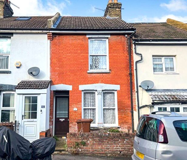 3 Bedroom Terraced House For Sale In Edinburgh Road, Chatham, ME4