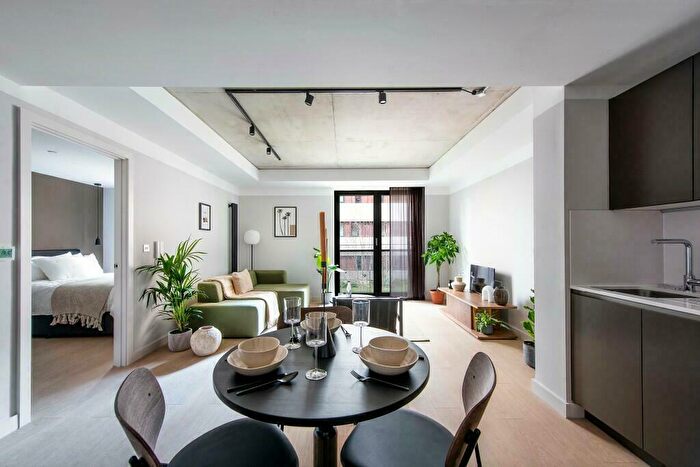 1 Bedroom Apartment To Rent In Kampus Apt South Block, Chorlton Street, Manchester, Greater Manchester, M1