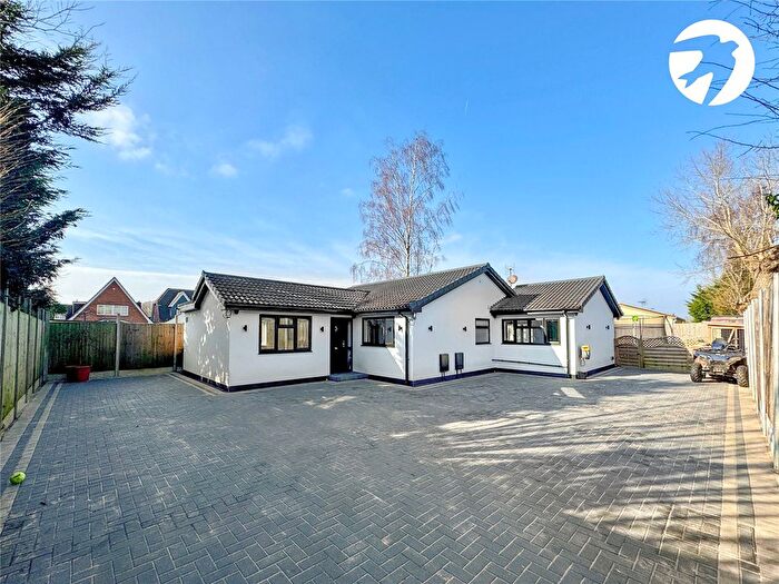 4 Bedroom Bungalow For Sale In London Road, West Kingsdown, Sevenoaks, Kent, TN15
