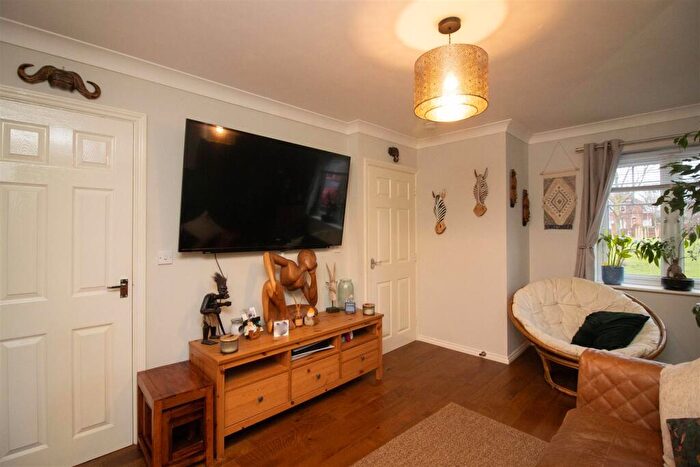 3 Bedroom Town House For Sale In Alnmouth Court, Blakelaw, Newcastle Upon Tyne, NE5