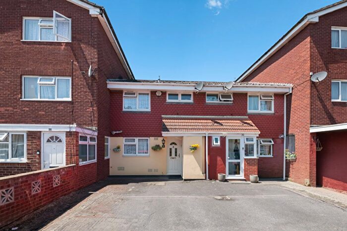 2 Bedroom Terraced House For Sale In Matthews Road, Greenford, UB6