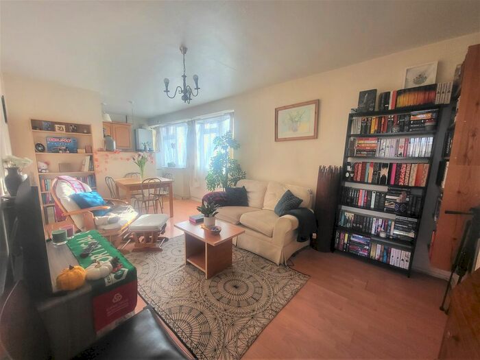 2 Bedroom Flat To Rent In St Ann&#S Hill, Wandsworth, SW18
