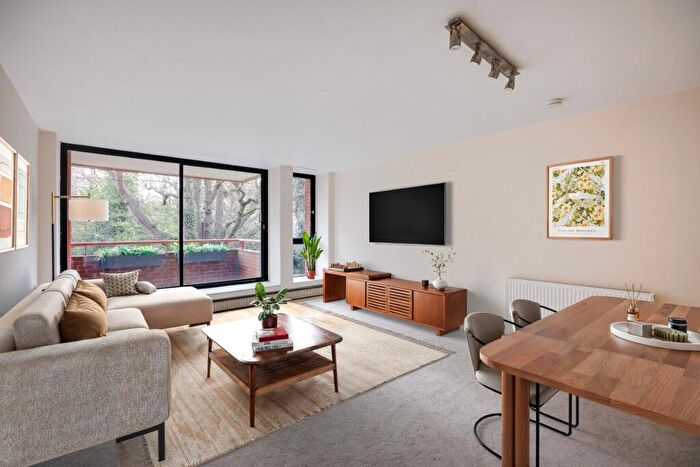 2 Bedroom Apartment For Sale In Hornsey Lane, Highgate, N6