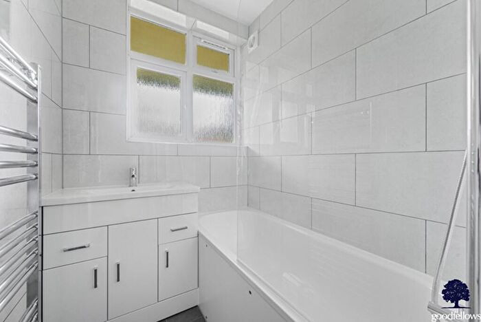 2 Bedroom Apartment To Rent In Oakhill Road, Sutton, Surrey, SM1