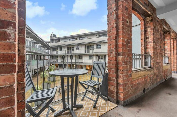 2 Bedroom Apartment To Rent In Crown Street, Leeds, LS2