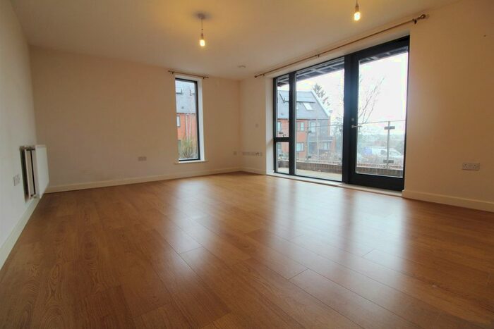 2 Bedroom Flat To Rent In Alleyne Close, Reading, RG1