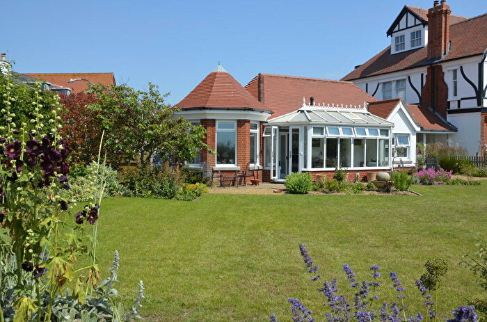 2 Bedroom Detached Bungalow For Sale In Hamilton Gardens, Felixstowe, IP11