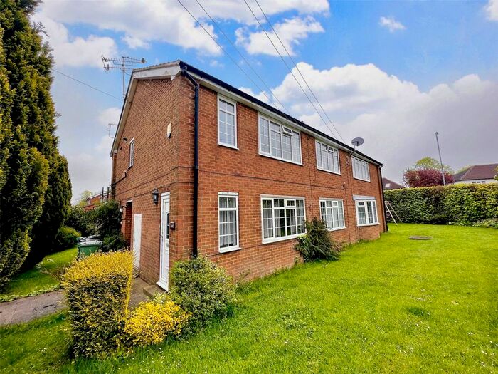 2 Bedroom Flat To Rent In Crag Hill Avenue, Leeds, West Yorkshire, LS16