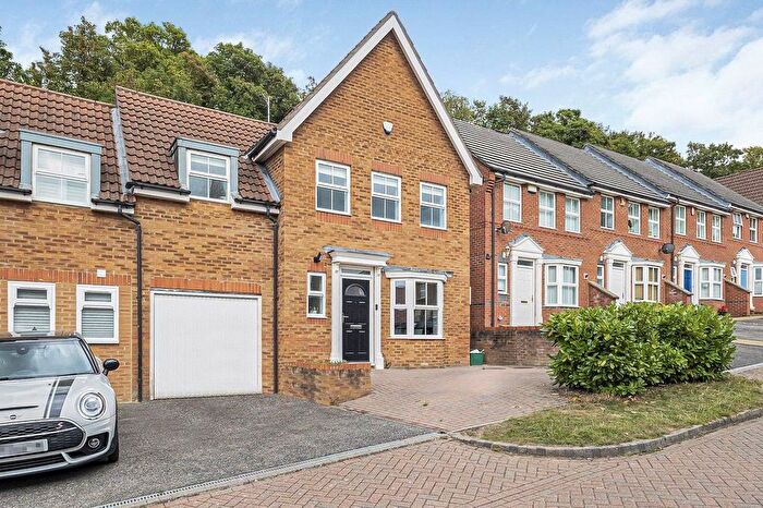 3 Bedroom Semi-detached House For Sale In Padstow Close, Orpington, Kent, BR6