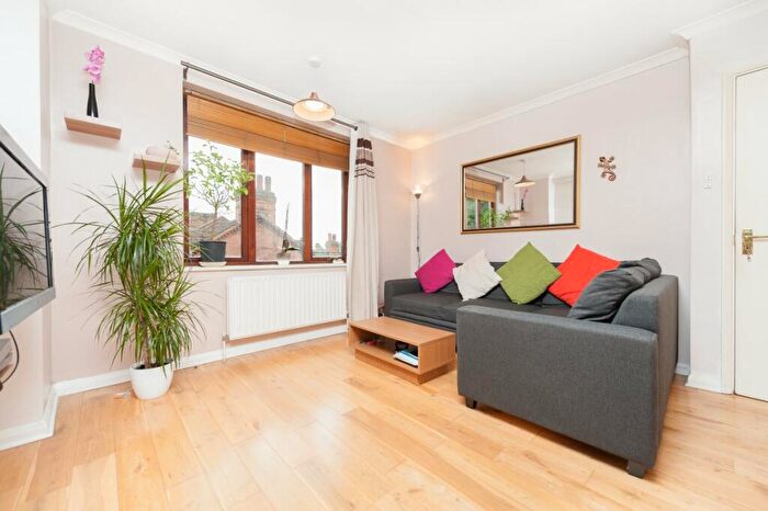 1 Bedroom Flat To Rent In Alfoxton Avenue, Turnpike Lane, N15