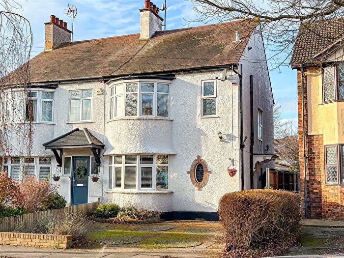 4 Bedroom Semi Detached House For Sale In Cheltenham Drive, Leigh-On-Sea, SS9