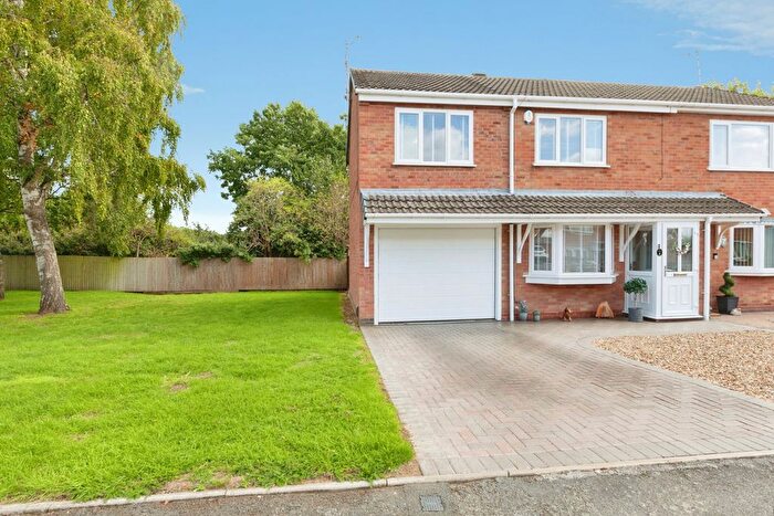 2 Bedroom Semi Detached House For Sale In York Close, Glen Parva, Leicester, Leicestershire, LE2