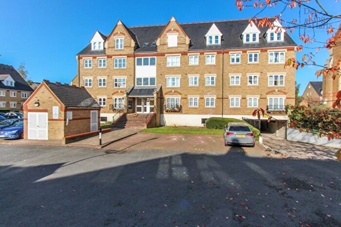 1 Bedroom Flat For Sale In Hallam Close, Watford, Hertfordshire, WD24