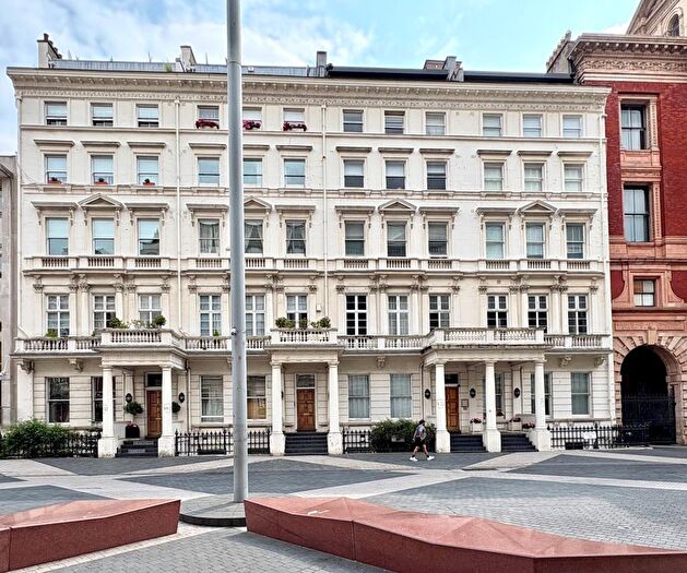 3 Bedroom Flat To Rent In Princes Gate, London, SW7