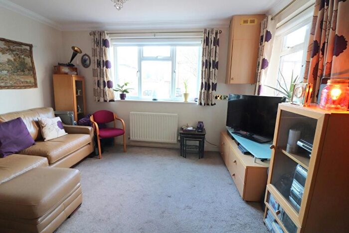 5 Bedroom Detached House For Sale In Marston Gardens, Luton, Bedfordshire, LU2