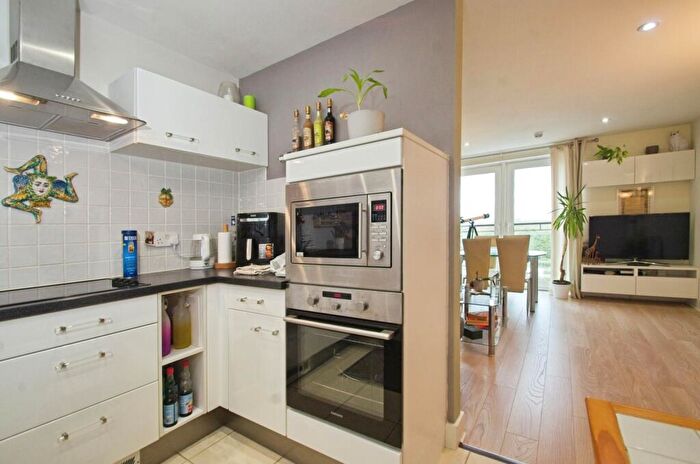 1 Bedroom Flat For Sale In Jones Point House, Ferry Court, Cardiff, CF11