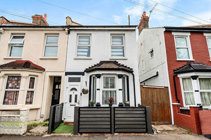 3 Bedroom End Of Terrace House For Sale In Guildford Road, Croydon, CR0