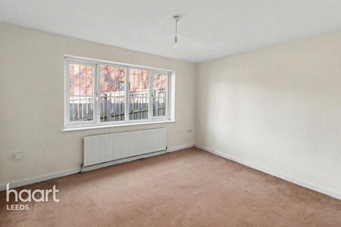 6 Bedroom Bungalow For Sale In Wilfred Terrace, Leeds, LS12