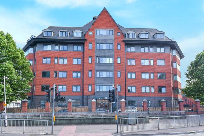 1 Bedroom Apartment To Rent In Slough, Berkshire, SL1