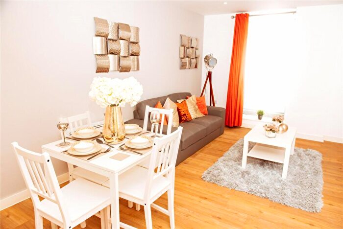 2 Bedroom Flat For Sale In The Plaza, Advent Way, Ancoats, Manchester, M4