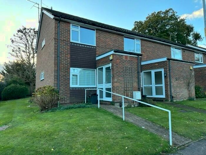 2 Bedroom Maisonette To Rent In Kaduna Close, Pinner, Middlesex, HA5