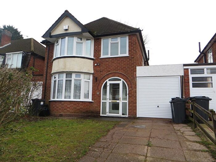3 Bedroom Semi-Detached House To Rent In Pickwick Grove, Moseley, Birmingham, B13
